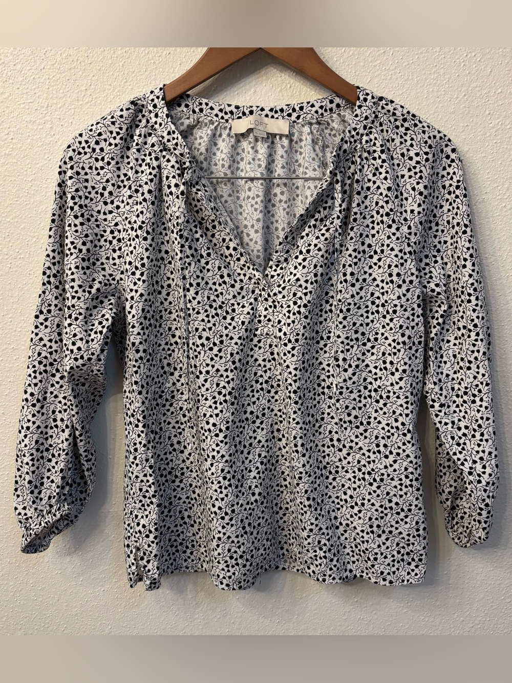 LOFT Floral Peasant Blouse in White & Black Size XS Tie Neck